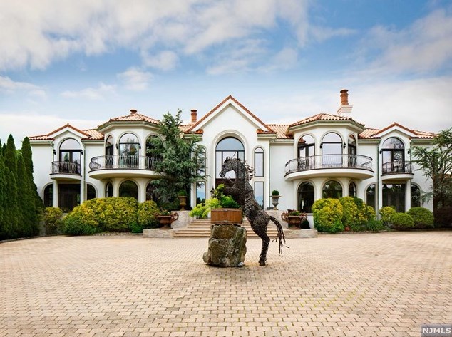 142 Hoover Dr, Cresskill, NJ 07626