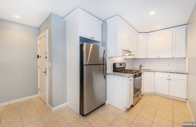 818 Summit Ave, River Edge, NJ 07661