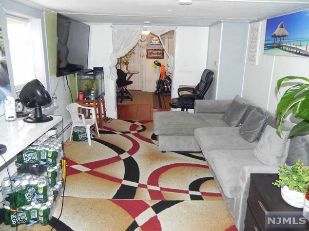 52 Union Ave, Little Ferry, NJ 07643-1739