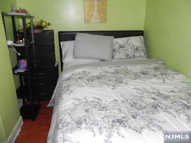 52 Un Ave, Little Ferry NJ 07643-1738 exterior