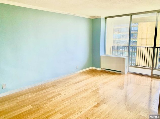 6 Horizon Rd, West Fort Lee NJ  07024-6601 exterior