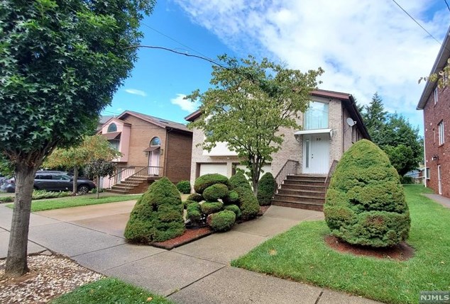 33 W Harwood Terrace #2f, Palisades Park, NJ 07650