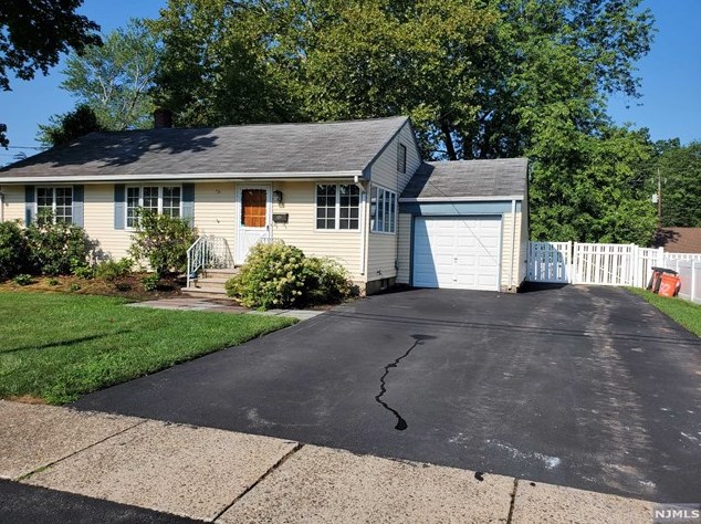 92 Medford Rd, Dumont, NJ 07628