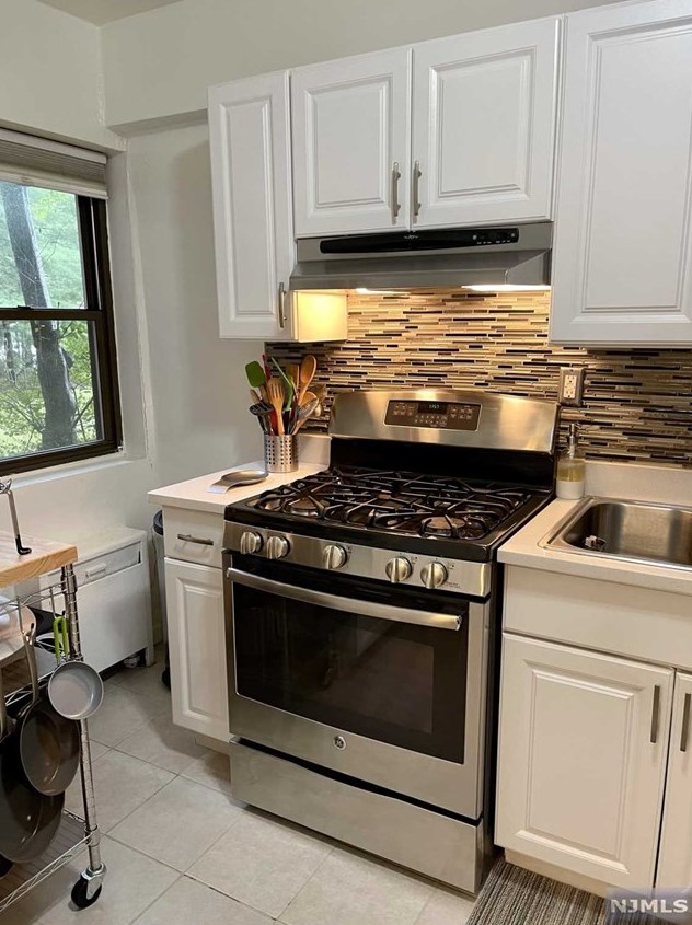 3050 Edwin Ave, West Fort Lee, NJ 07024-3661