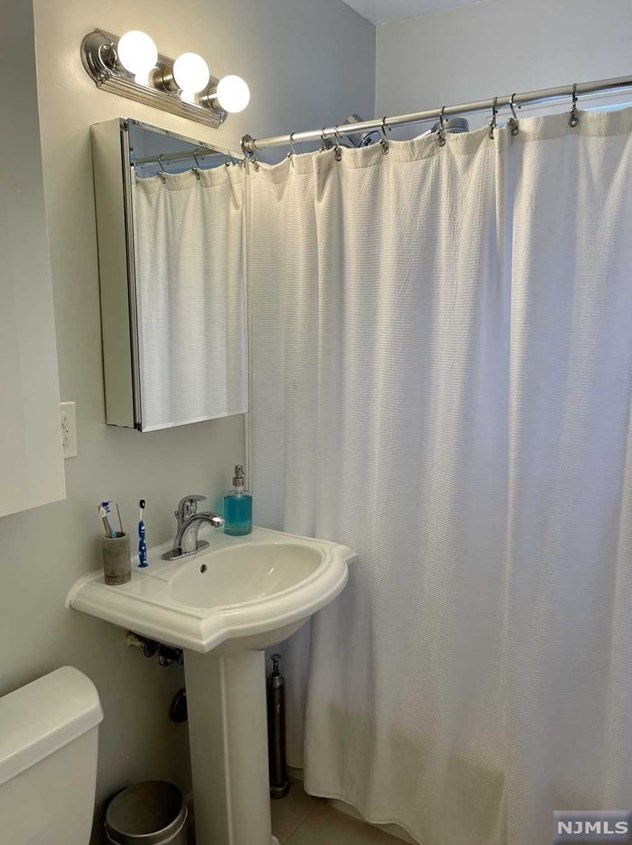 3050 Edwin Ave, West Fort Lee NJ 07024-3661 exterior