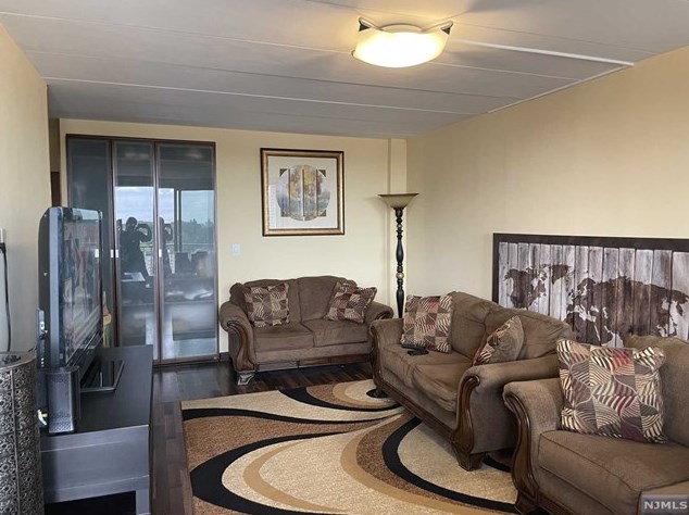 515 Anderson Ave #5c, Cliffside Park, NJ 07010