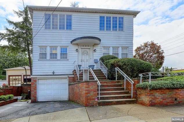366 Ridge Rd, Lyndhurst, NJ 07071