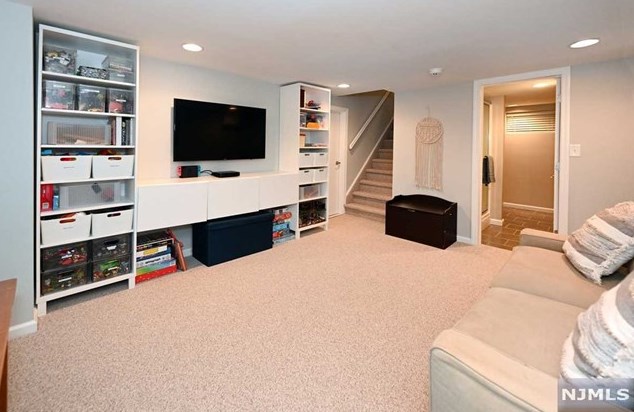 233 Fondiller St, Westwood NJ  07675-5557 exterior