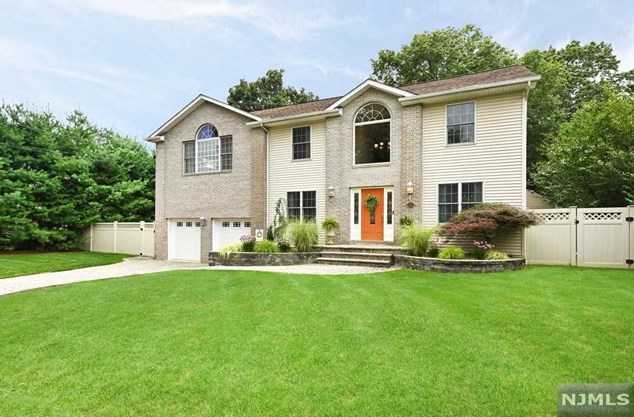 233 Fondiller St, Westwood NJ  07675-5557 exterior