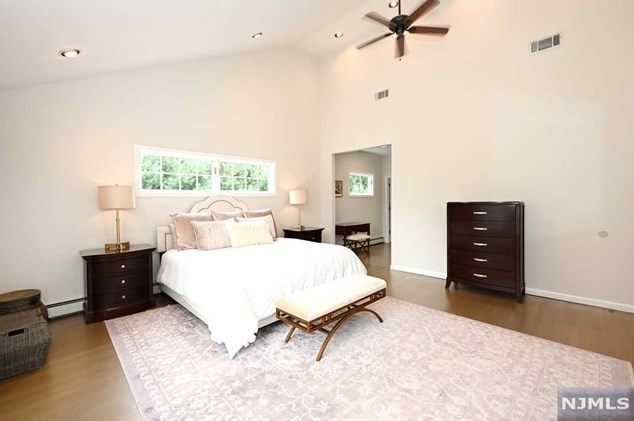 233 Fondiller St, Westwood NJ  07675-5557 exterior