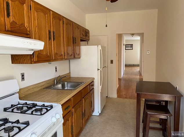 282 Kinderkamack Rd, Oradell, NJ 07649