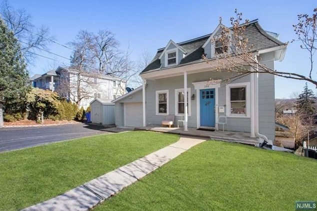 206 8th St, Cresskill, NJ 07626