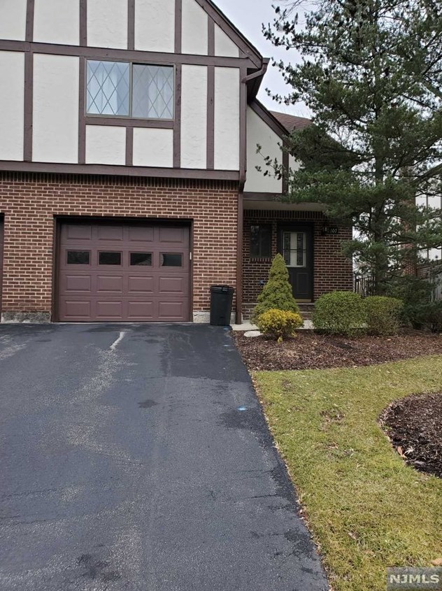 107 Holiday Ln, Westwood, NJ 07675