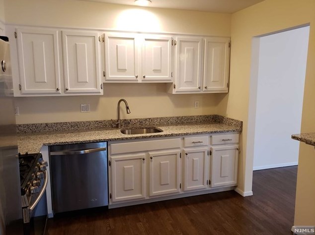 107 Holiday Ln, Westwood NJ  07675-5709 exterior