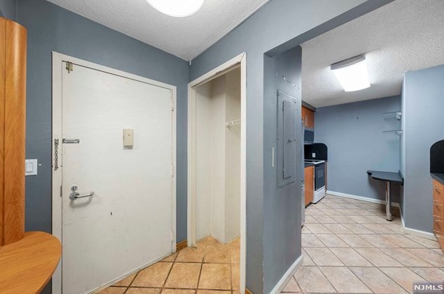 200 Grand Cove Way #2gn, Edgewater, NJ 07020