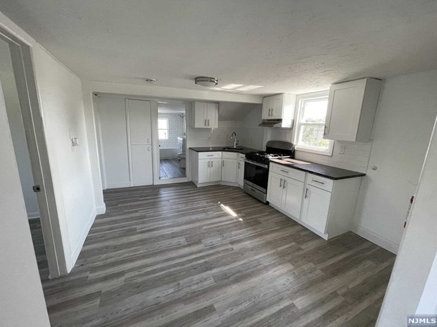60 Westervelt Pl, Lodi, NJ 07644
