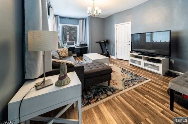 79 Stone St, Newark, NJ 07104-2517