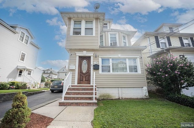 19 Gordon St, Ridgefield Park, NJ 07660