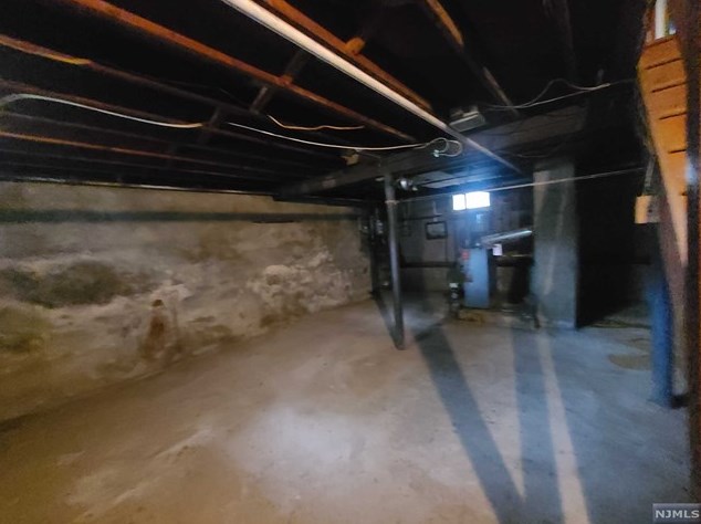 25 Smith St, Waldwick NJ  07463-1612 exterior