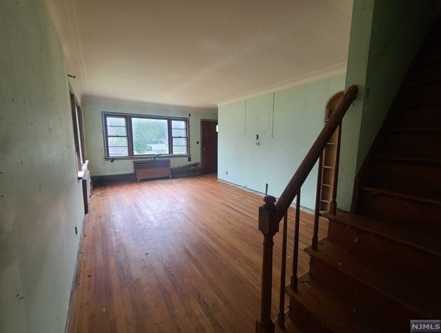 25 Smith St, Waldwick NJ  07463-1612 exterior