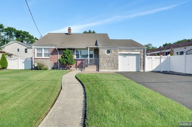 3 Donor Ave, Elmwood Park, NJ 07407-1704
