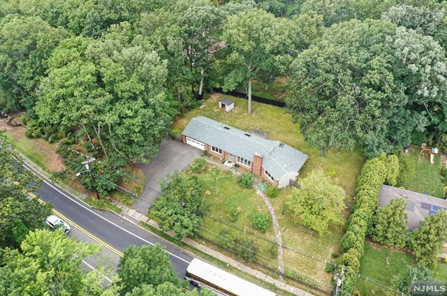 898 Washington Ave, Westwood, NJ 07676