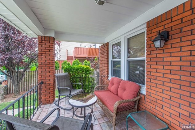 23 Herman St, Elmwood Park, NJ 07407-1120