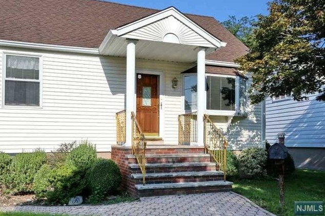 126 Hazley Ave, Rochelle Park, NJ 07662