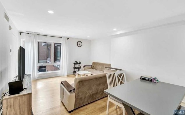 310 Cliff Ln #2g, Cliffside Park, NJ 07010