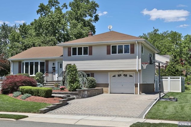 365 Shea Dr, N Milford, NJ 07646