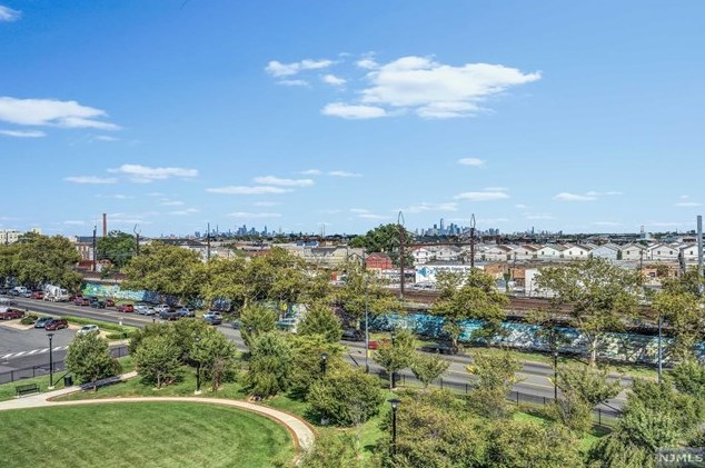 15 Tichenor Ln, Newark NJ  07114-2514 exterior