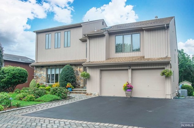 68 Point View Pkwy, Wayne, NJ 07470-2064