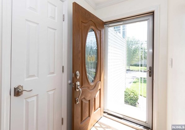 359 Webster Dr, N Milford, NJ 07646