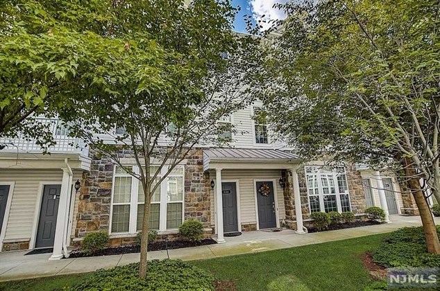 16 Aster Ln, Outwater, NJ 07026