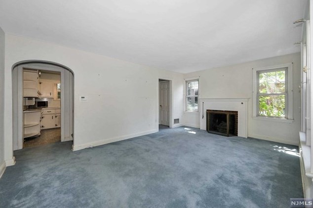 205 Oratam Ter, Leonia, NJ 07605-1125