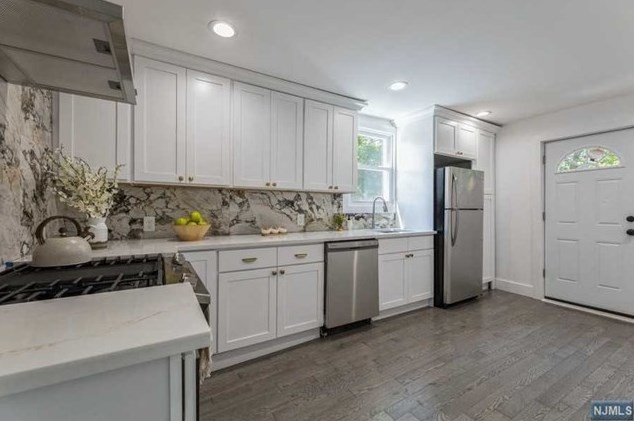 10 Orchard St, Hillsdale NJ  07642-2013 exterior