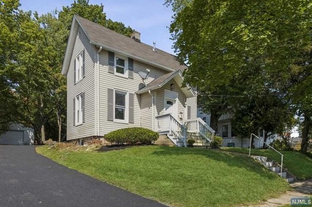 10 Orchard St, Hillsdale, NJ 07642