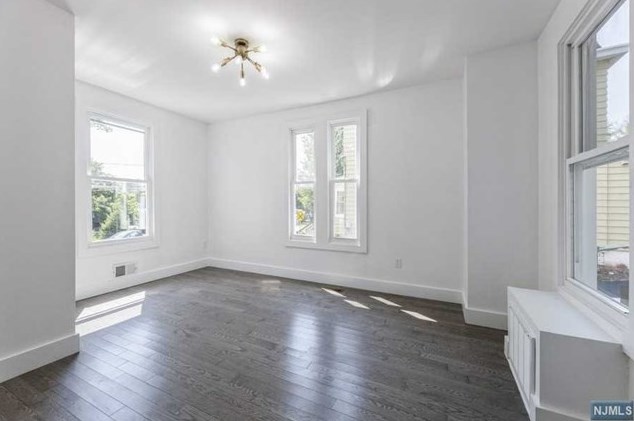 10 Orchard St, Hillsdale NJ  07642-2013 exterior