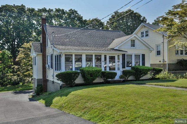 60 Bartholdi Ave, Kinnelon, NJ 07405