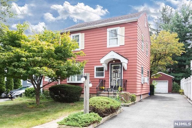 102 Magnolia Ave, Cresskill, NJ 07626