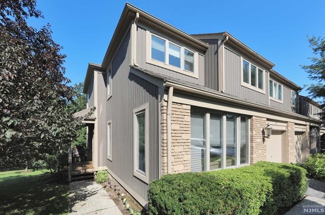 284 Vista View Dr, Mahwah, NJ 07430