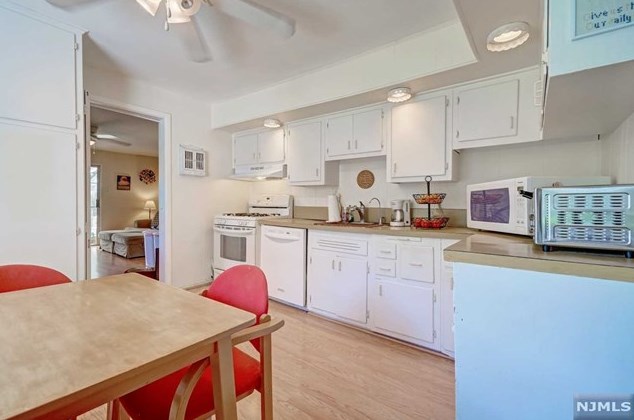 36 Haring St, Closter, NJ 07624