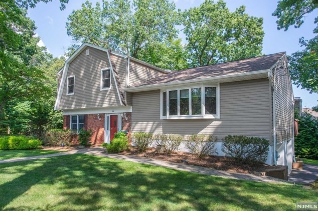 66 Oak Ave, Park Ridge, NJ 07656