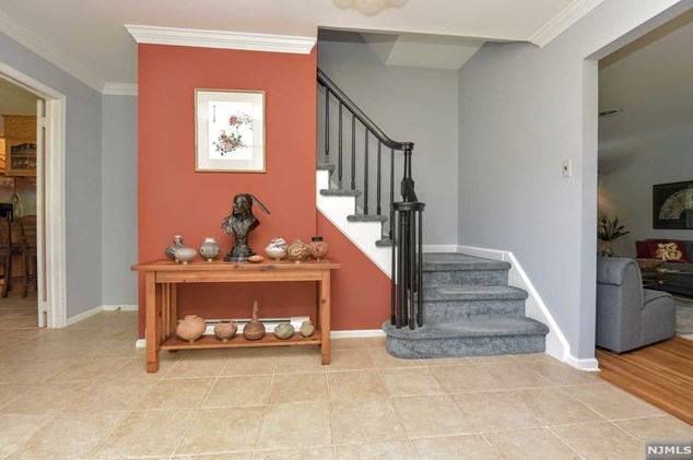 70 Vanderbeck Ln, Mahwah, NJ 07430
