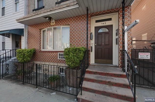 142 Elm St, Newark, NJ 07105-1751