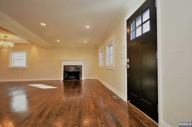 12 Engle St, Cresskill, NJ 07626