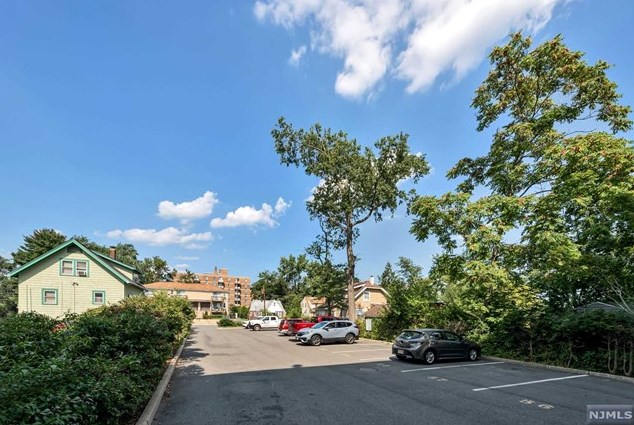 10 Orchard St, Hackensack NJ  07601-4804 exterior