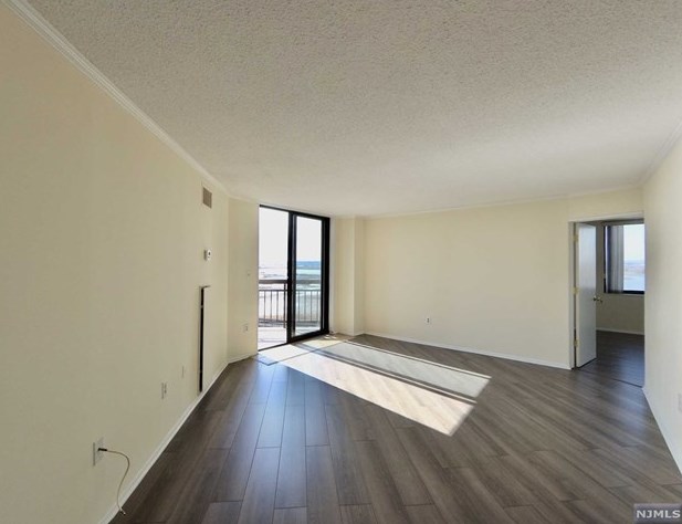 436 Harmon Cove Tower #436, Secaucus, NJ 07094