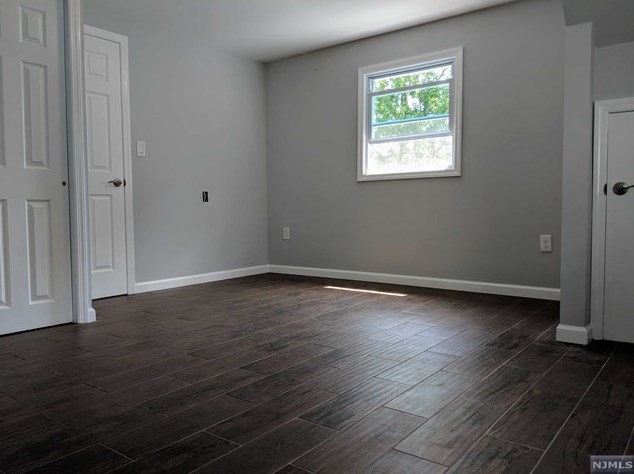19 Kavrik St, Little Ferry NJ  07643-1820 exterior