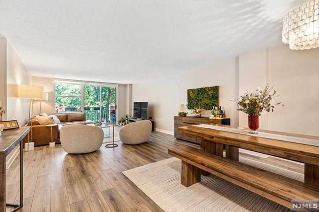 200 Grand Cove Way Apt 3g, Edgewater, NJ